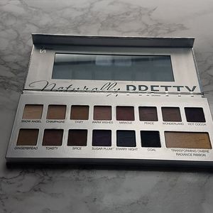 It cosmetics naturally pretty celebration palette